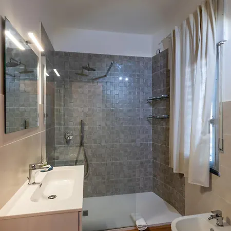Guesthost - Cozy With Terrace In Apartamento Sanremo